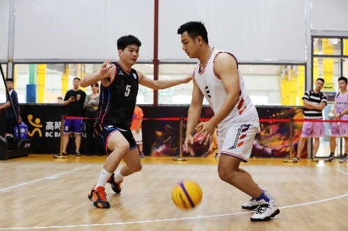 市第十一届运动会群体组三人篮球赛鸣哨!40队228人点燃夏日激情 市第十一届运动会群体组三人篮球赛鸣哨!40队228人点燃夏日激情