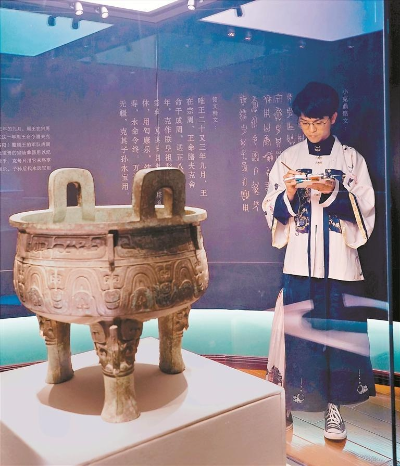 深圳各博物馆活跃着一群“灵魂画手” 深圳各博物馆活跃着一群“灵魂画手”