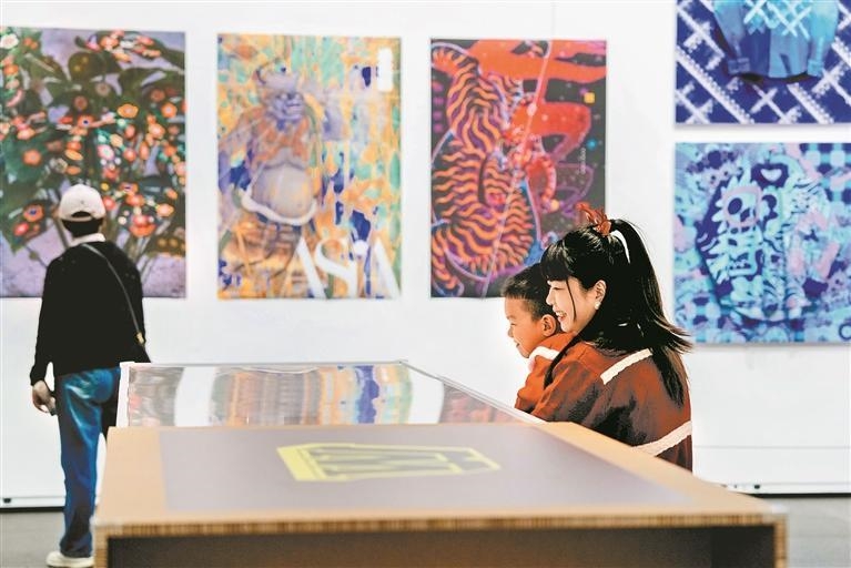 “深圳印迹——艺术文创在深圳”展览举行