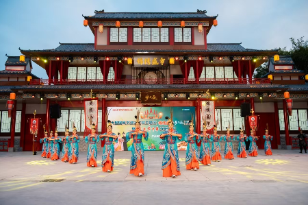 深圳锦绣中华《锦绣盛市·梦华录》主题区“首发”开市，为2025深圳文旅产业注入新动能