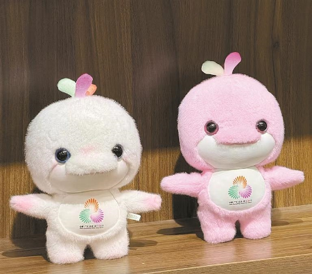 十五运会首批特许商品亮相 深圳设计为吉祥物注入灵气