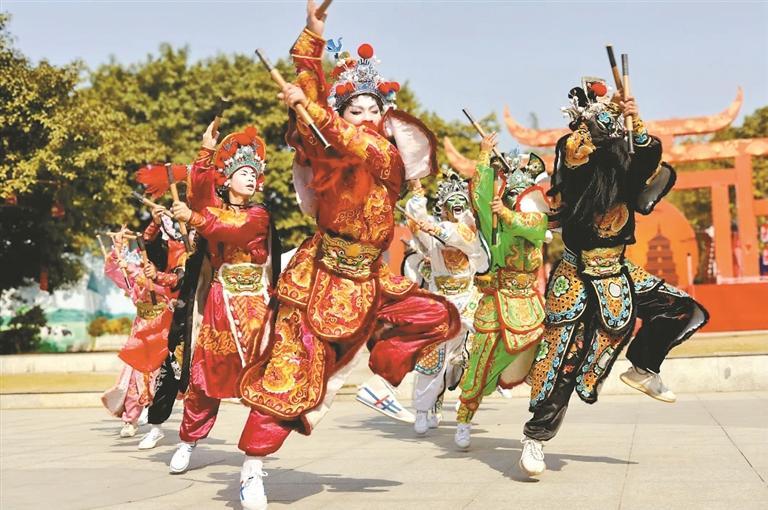 品尝光明鸽 体验英歌舞 漫步油菜花海