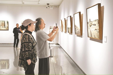 杜华林油画个展“遇见河西”在关馆展出 杜华林油画个展“遇见河西”在关馆展出