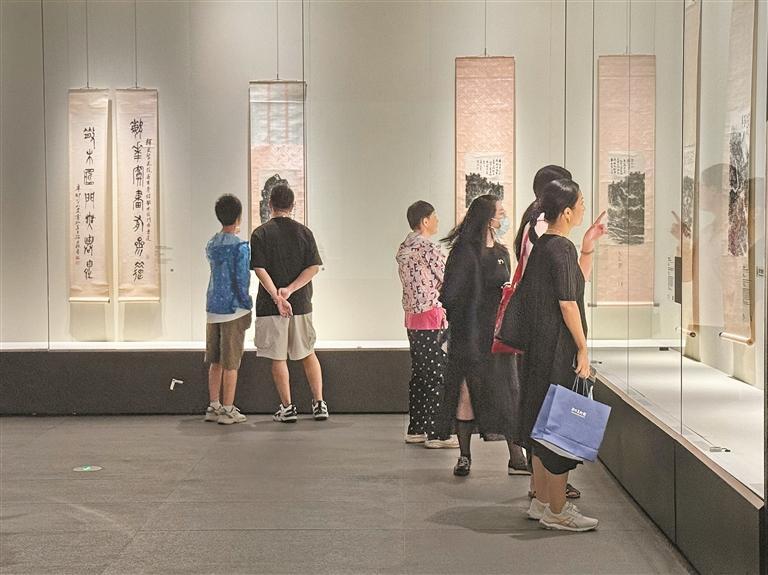 “爱好溪山为写真”黄宾虹画作在深圳美术馆（新馆）展出