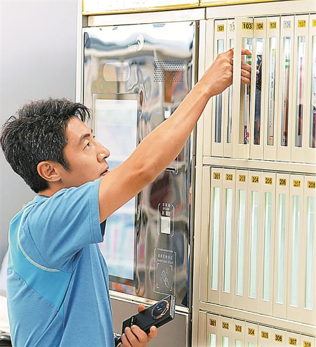 央视节目组走进深圳图书馆北馆为全国观众“种草”