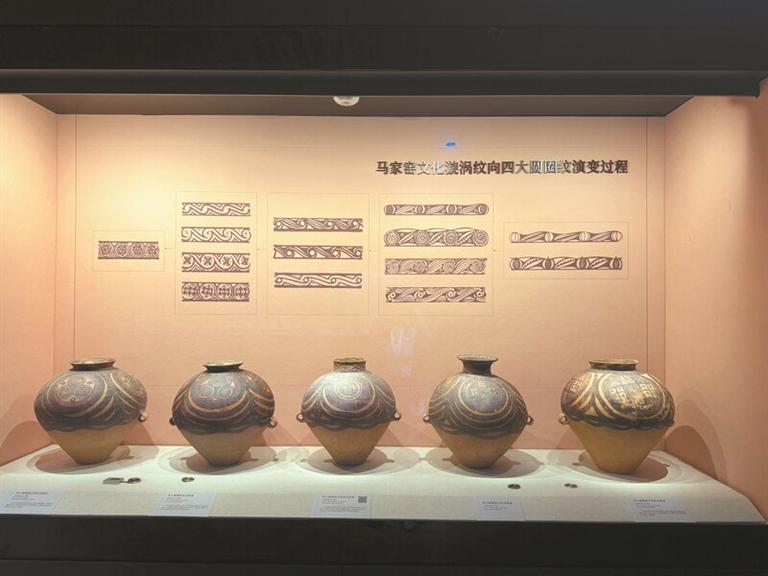 “双节”长假到深博看馆藏彩陶展