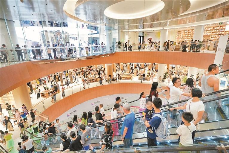 挤爆啦！深圳文化场馆成“人气磁铁”吸满观众